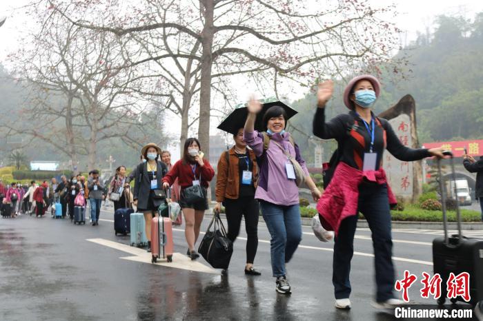 中国旅游团队赴越南旅游。　陈秋霞 摄