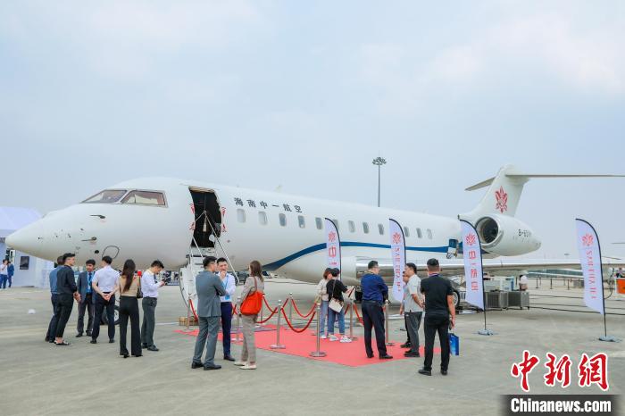 中一航空在此次广州航展上展出超远程公务机庞巴迪环球6000　中一航空 供图