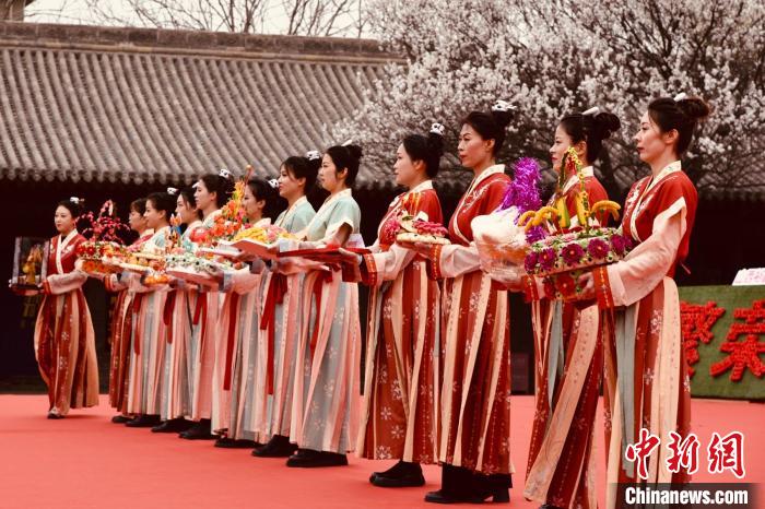 黄河流域九省(区)非遗花馍在山西霍州展演。　任丽娜 摄