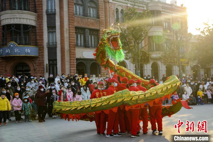 图为枣庄台儿庄古城的民俗表演。　台儿庄区宣传部供图