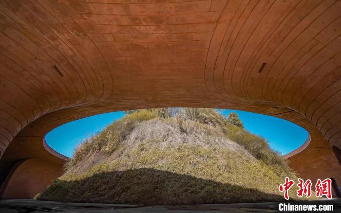 图为大河文明馆围绕“土堆”山体而建的造型。　中铁建设集团有限公司供图