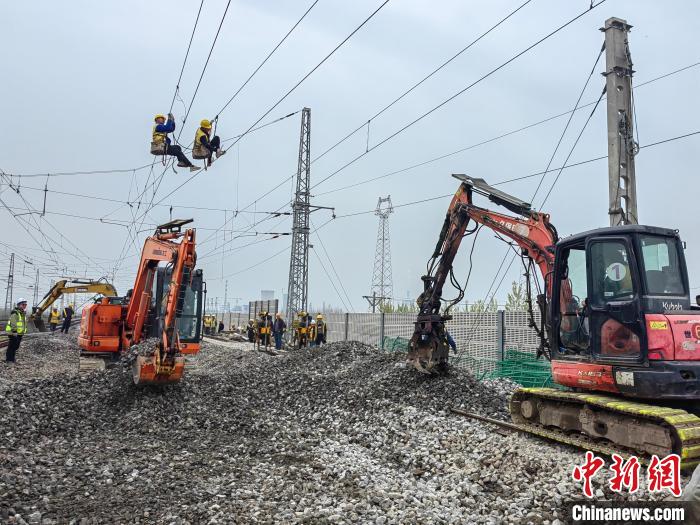 浩吉铁路江陵站扩能升级 范小月 摄