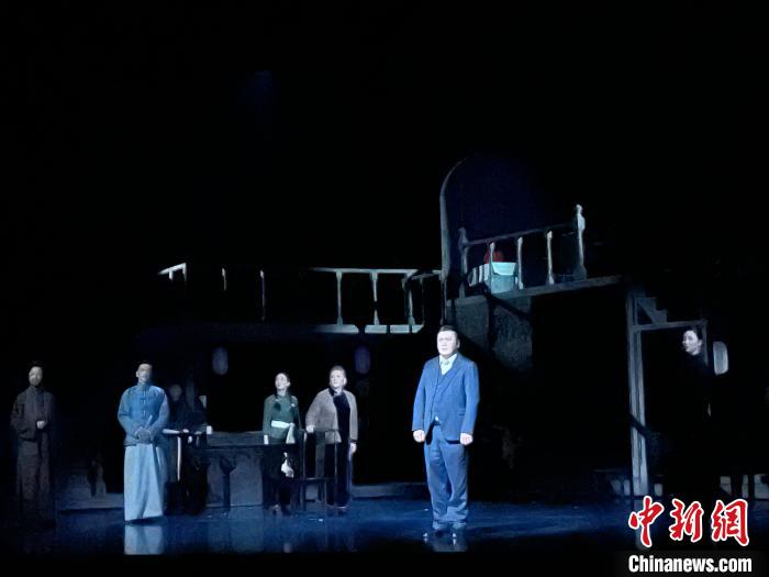 图为话剧《东湖旅店》在惠州公演现场。　宋秀杰 摄