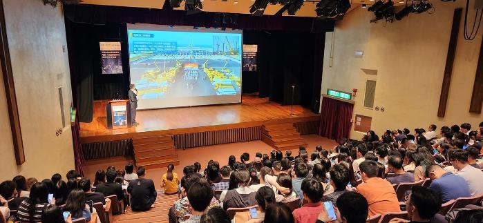 从流浪地球到狮子山下，徐工和香港的两次约会