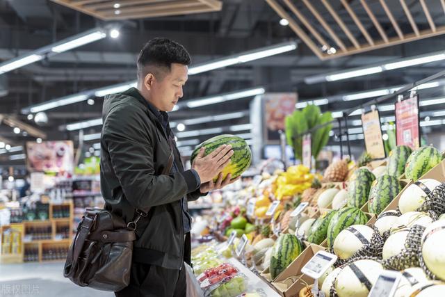 通缩真要来了为什么买得起的东西在涨价，买不起的却悄悄在跌价