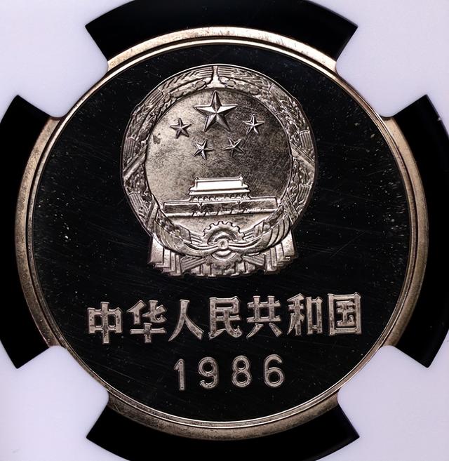 接近30万一枚的长城币1元，距今仅37年，1986年长城币有何魅力