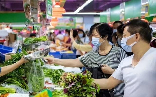 居民储蓄怪象：宁可存银行贬值，也不愿拿出来消费投资