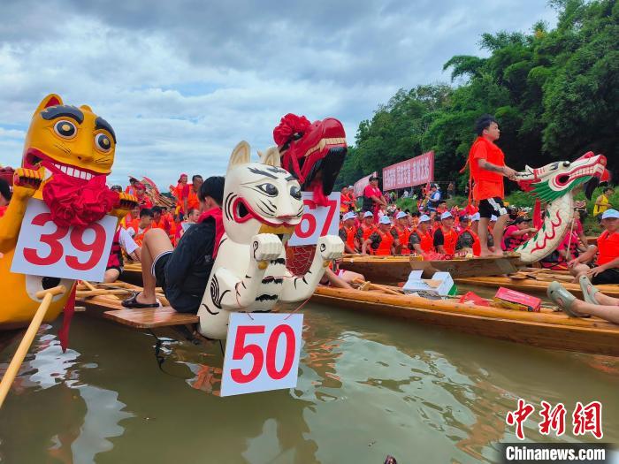 探访“龙舟之乡”湖南道县：龙船习俗袭千年 年轻人恋上“扒龙船”