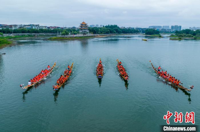 道县2023年“紫金杯”国家非遗龙船赛参赛队伍正在积极备赛。　道县宣传部供图