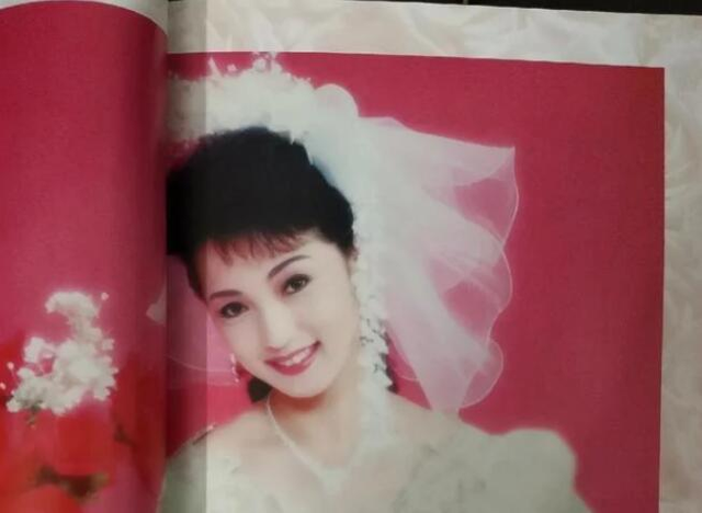 65岁的广东台美女侯玉婷，已回归家庭多年，儿媳央金也是主持人