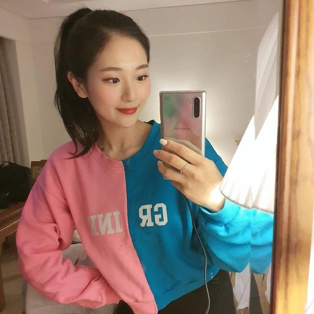 颜值高，身段又超辣的空姐vivianna，一位很孝顺的女孩