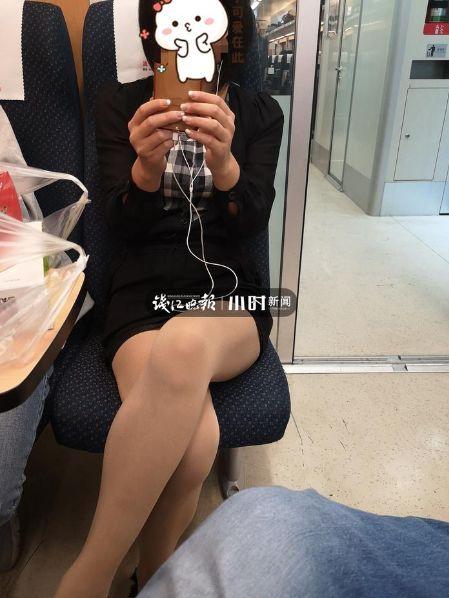 回杭高铁上，闪亮的女主播大声唱歌直播！坐对面的男乘客忍不住了