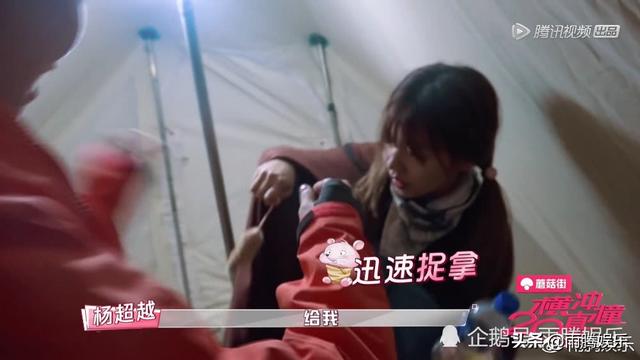 火箭少女杨超越小七徒手捕鼠，女汉子有多霸气，网友直呼胆儿肥