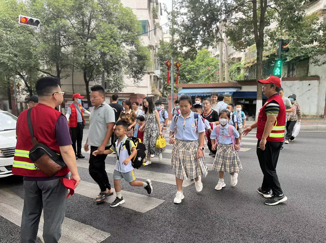 开学首日，早高峰提前！贵阳交警多举措确保道路畅通