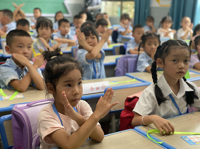 开学首日，早高峰提前！贵阳交警多举措确保道路畅通