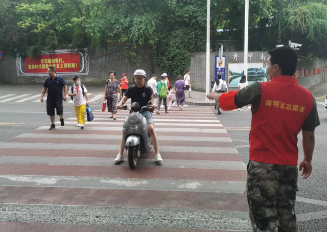 开学首日，早高峰提前！贵阳交警多举措确保道路畅通