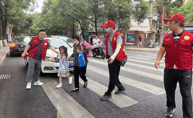 开学首日，早高峰提前！贵阳交警多举措确保道路畅通