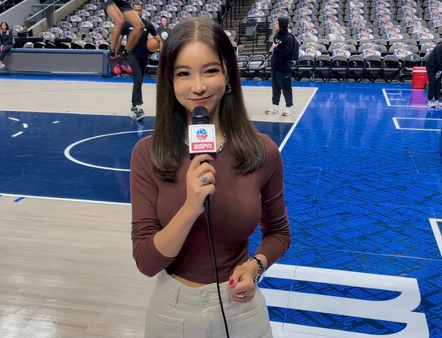 中国NBA美女记者晒热舞视频，身材傲人韵味十足，35岁仍单身