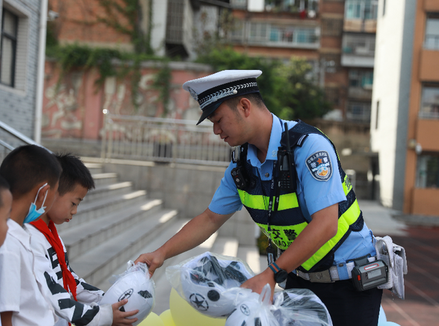 开学首日，早高峰提前！贵阳交警多举措确保道路畅通