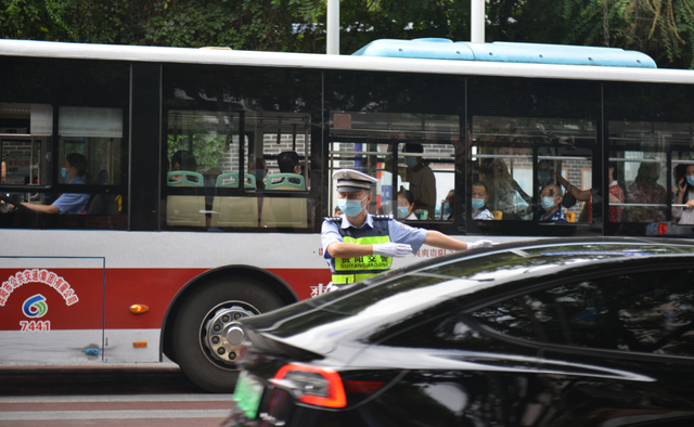 开学首日，早高峰提前！贵阳交警多举措确保道路畅通