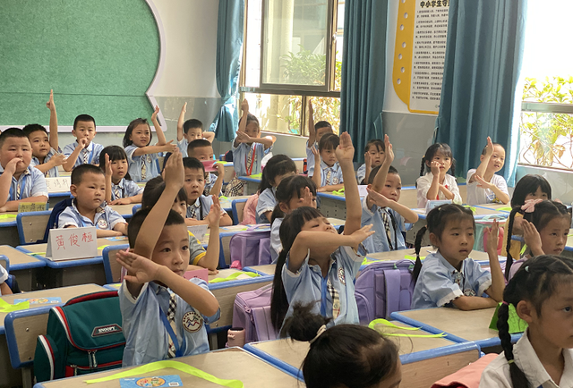 开学首日，早高峰提前！贵阳交警多举措确保道路畅通