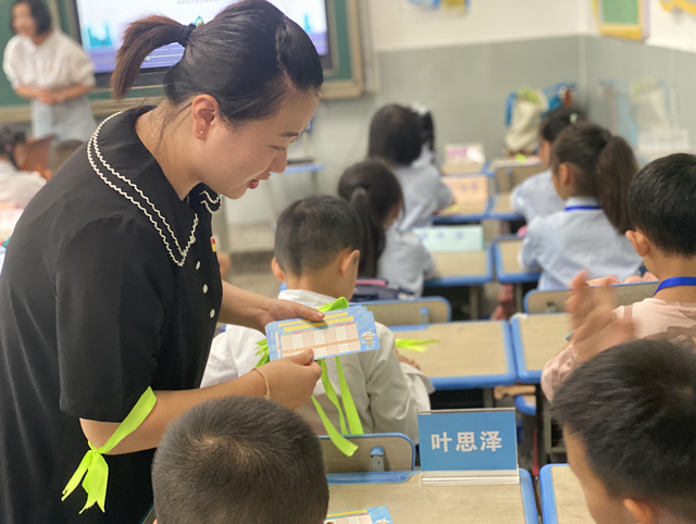 开学首日，早高峰提前！贵阳交警多举措确保道路畅通