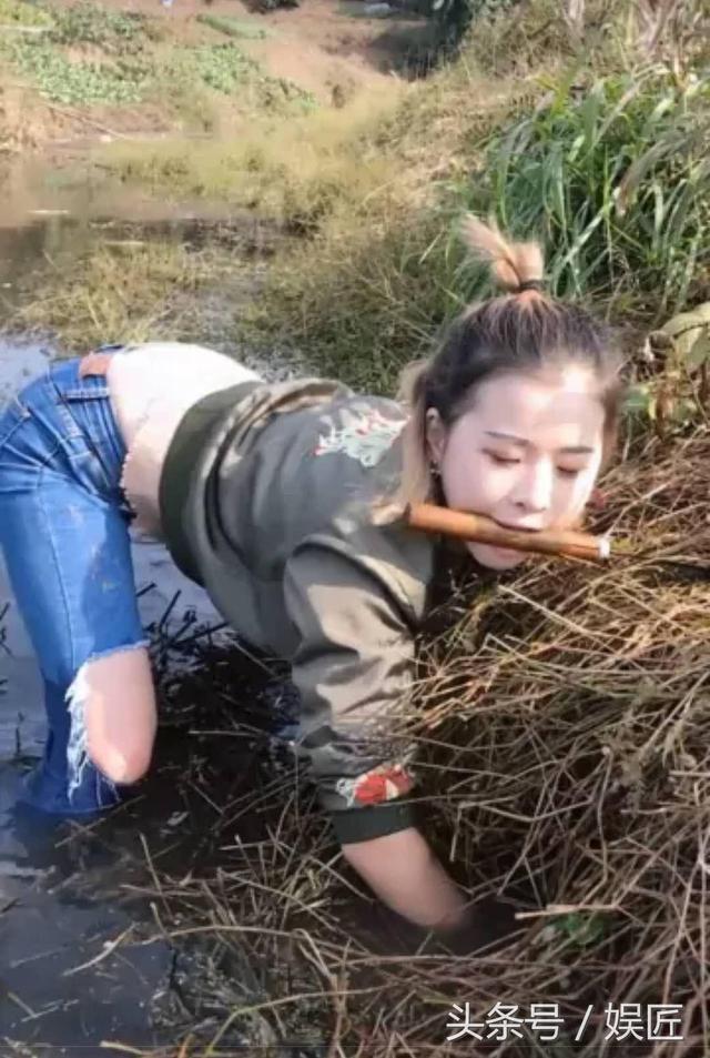 四川农村美少女每天直播抓鳝鱼！皮肤超白！手法叹为观止！