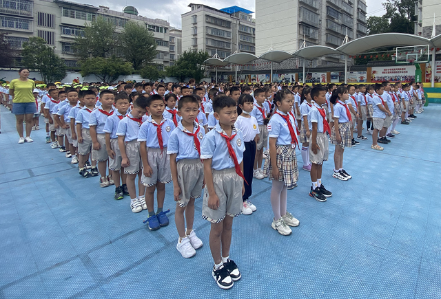 开学首日，早高峰提前！贵阳交警多举措确保道路畅通