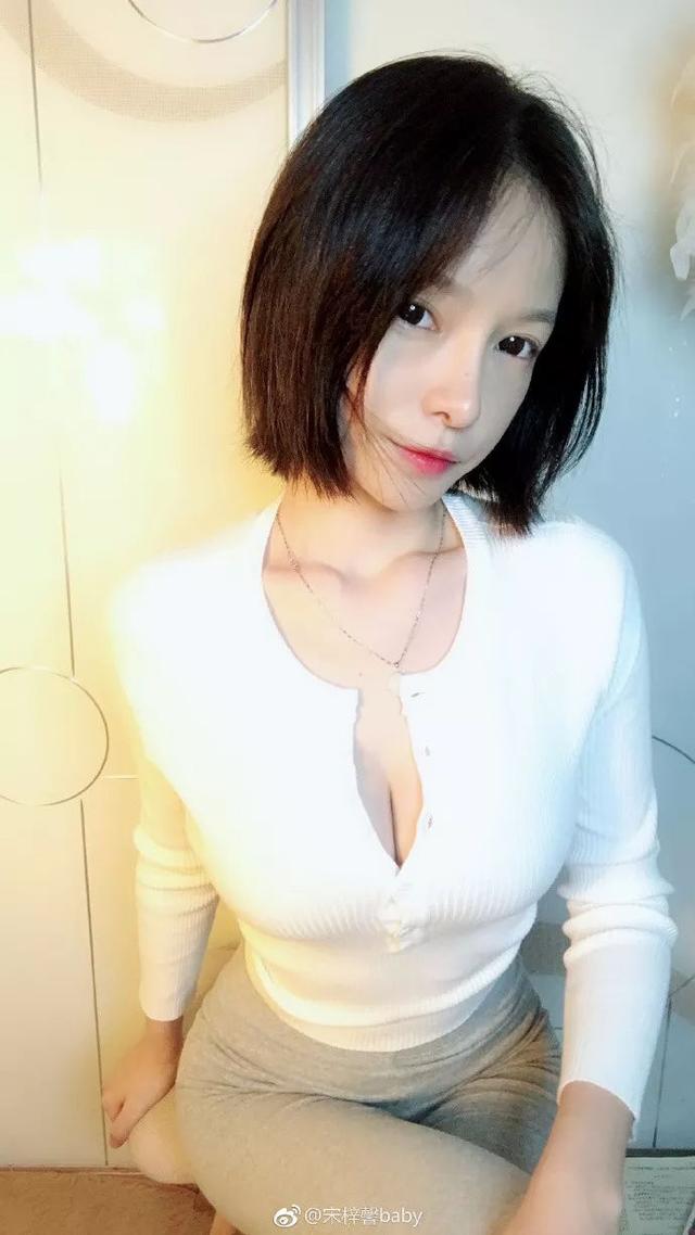 吃瓜，清纯少女被渣男欺骗，放飞自我成性感女主播！