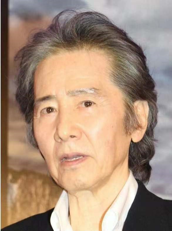 日本娱乐圈又传噩耗！77岁男星心脏衰竭去世，生前瘦到仅52公斤