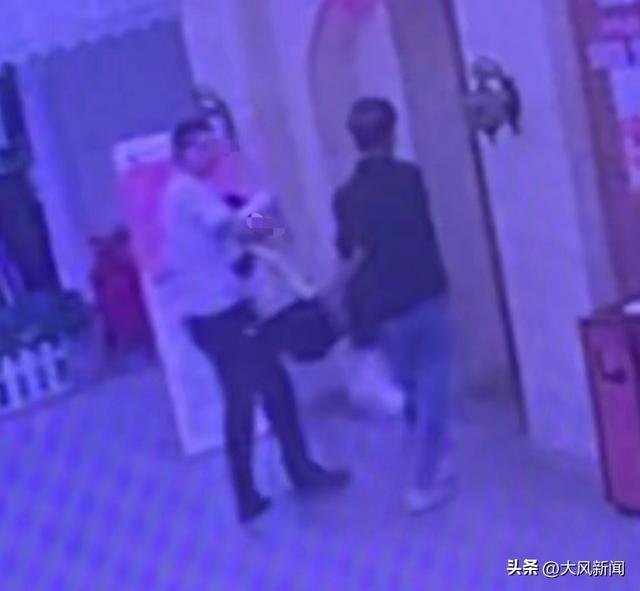 男子带16岁醉酒女主播去酒店，亲友找到后与男子发生冲突；男子索赔20万元，女孩称遭猥亵；警方希望双方和解