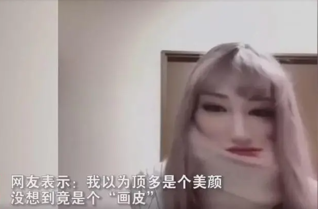 女主播下播忘关摄像头，下播后行为震惊粉丝，一言不合就“塌房”