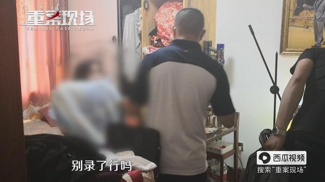 警方在13省市抓获涉黄直播“女主播”，去掉滤镜现出原形