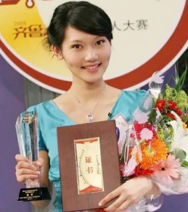 央视主播龙洋：从湖南走出的央视才女，32岁却仍是单身