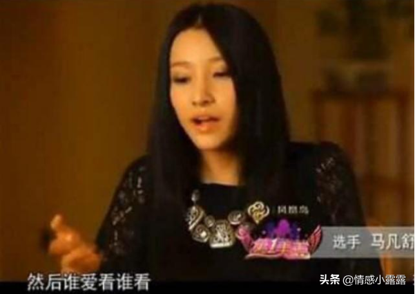 她是央视女主持，走秀时泳裤意外滑落，淡定走完全程：谁爱看谁看