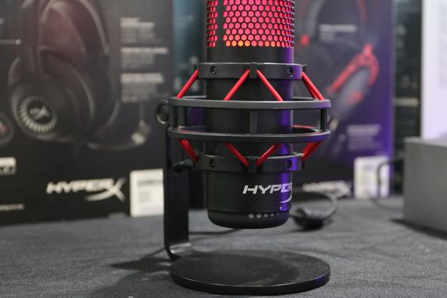 灯光，全场最佳 HyperX 声浪S RGB专业麦克风