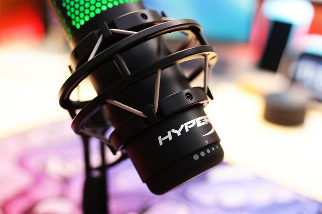 灯光，全场最佳 HyperX 声浪S RGB专业麦克风