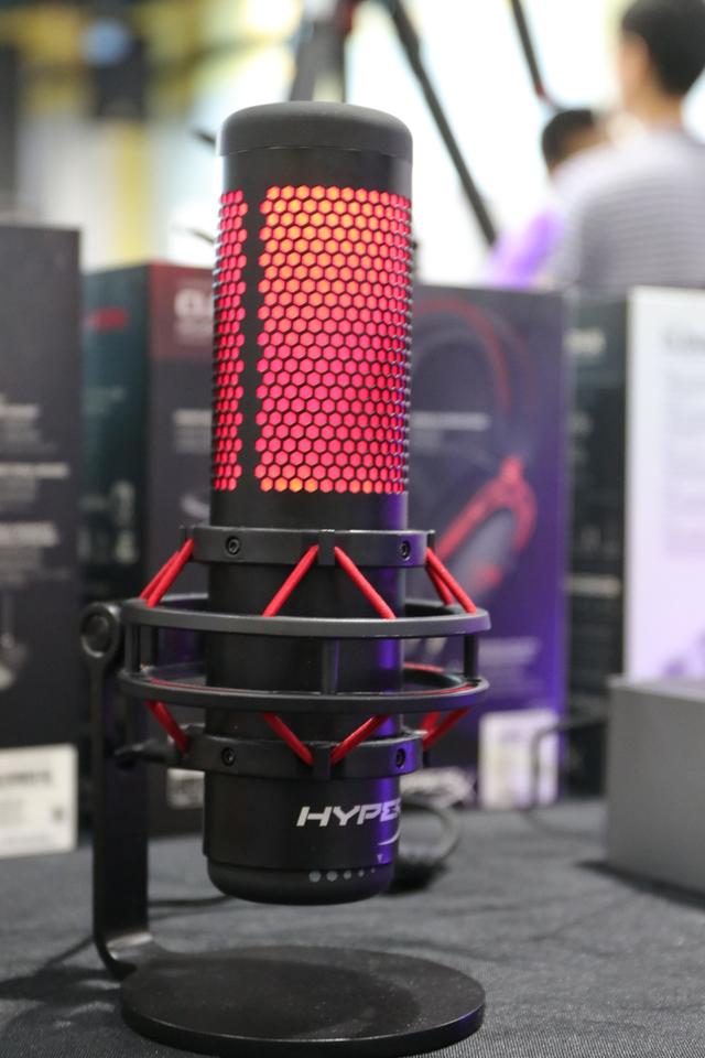 灯光，全场最佳 HyperX 声浪S RGB专业麦克风