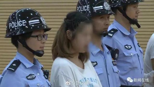 18岁美女主播直播贩毒尺度越大粉丝越疯狂！