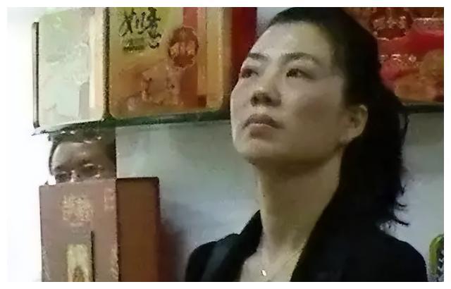 美女贪官邓洁落马记：大搞权色交易，敛财700万，与丈夫双双下台