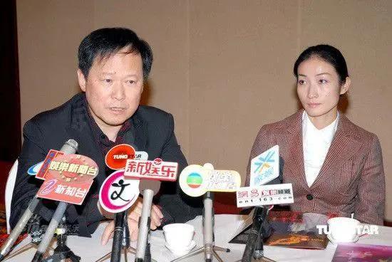 武打女神李赛凤情史大揭秘，干儿子半裸藏衣柜她的故事无人可知…