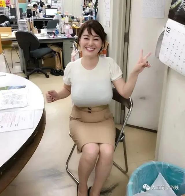 因巨乳惨遭投诉的日本著名NHK新闻主播