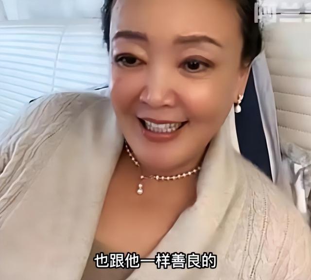 张兰直播曝汪小菲人品，还说出未来儿媳妇标准，大S一样不占