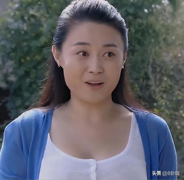 金玫玫的小翘臀，关婷娜的大胸怀，组成了象牙山最美母女