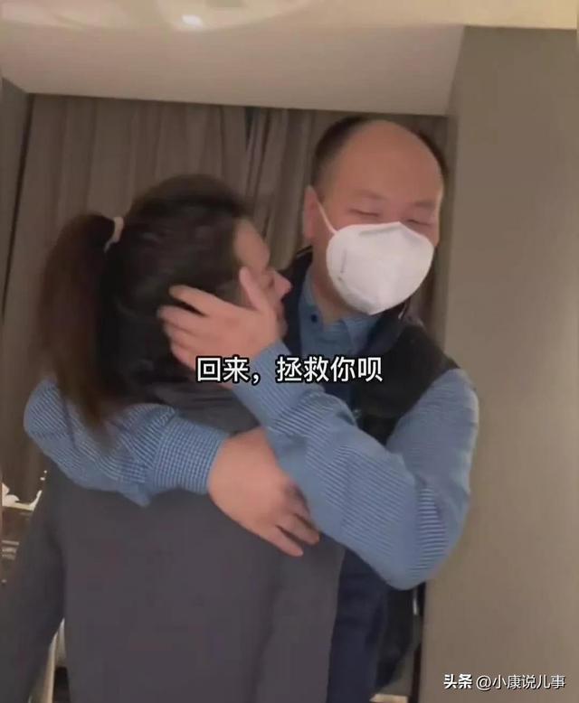 重庆女主播和秃顶男友秀恩爱：我们是真爱，和他是“榜一”无关