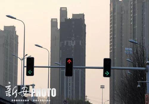 街头直播强吻大爷的女主播道歉了！她说：因胖找工作碰壁入行直播，女儿才5岁……