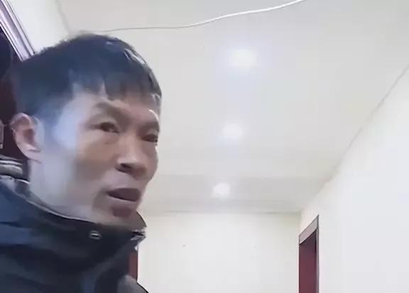 女主播艾小雨被已婚大叔欺骗而怀孕：真的非常清纯可爱，让人怜惜