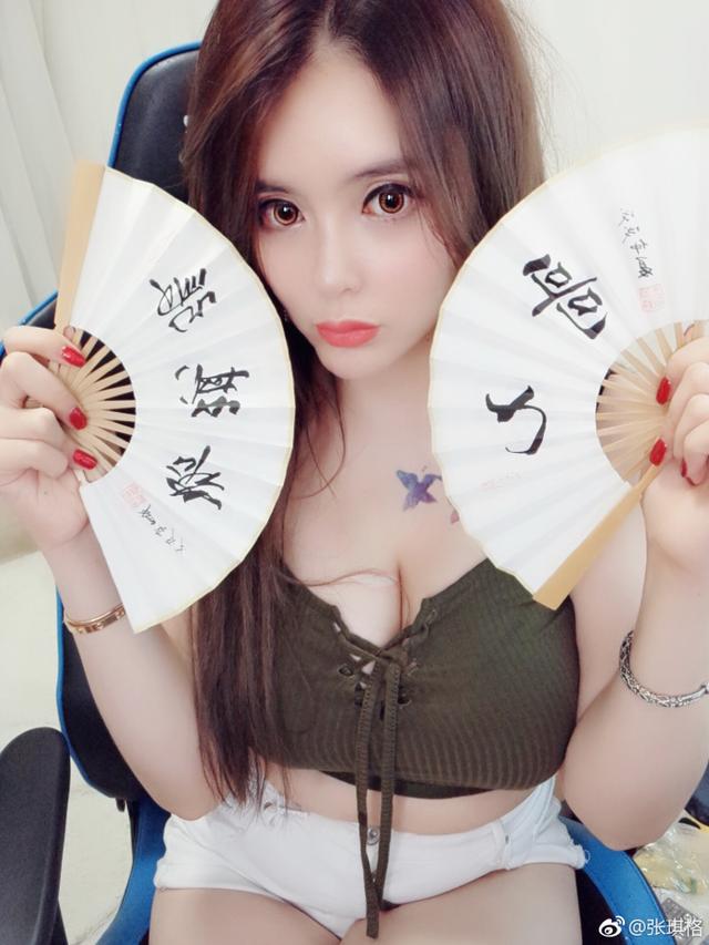 斗鱼张琪格cosplay英雄联盟星妈，头顶的胡萝卜却成了亮点