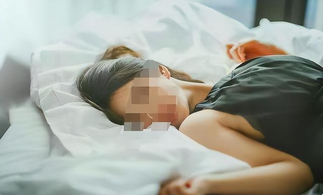 内蒙古4男子花1000约女主播，轮流与其发生关系，因粗细不同被罚