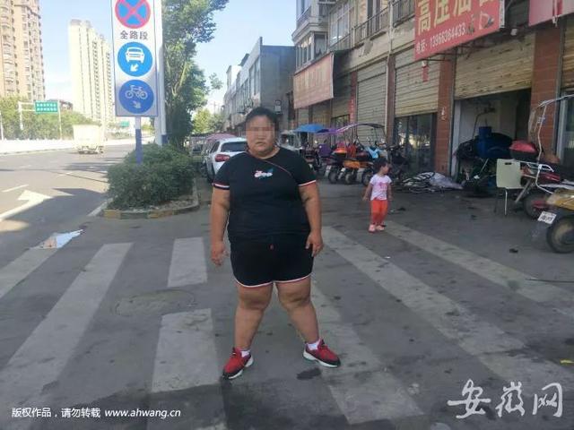 街头直播强吻大爷的女主播道歉了！她说：因胖找工作碰壁入行直播，女儿才5岁……